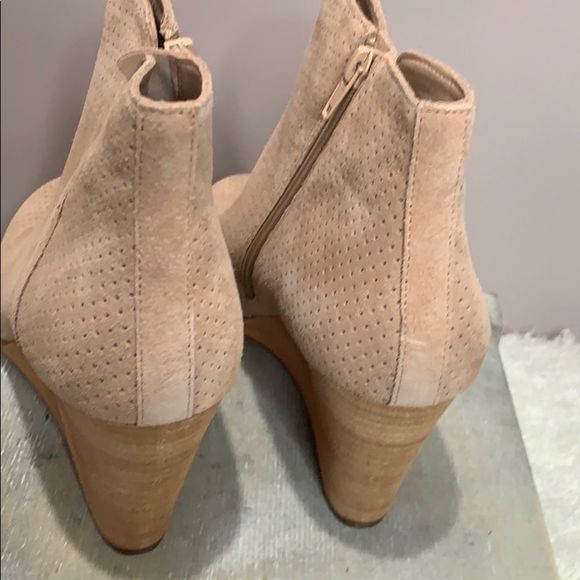 SUSINA Hannon Leather Wedge Bootie NIB - Picture 4 of 8